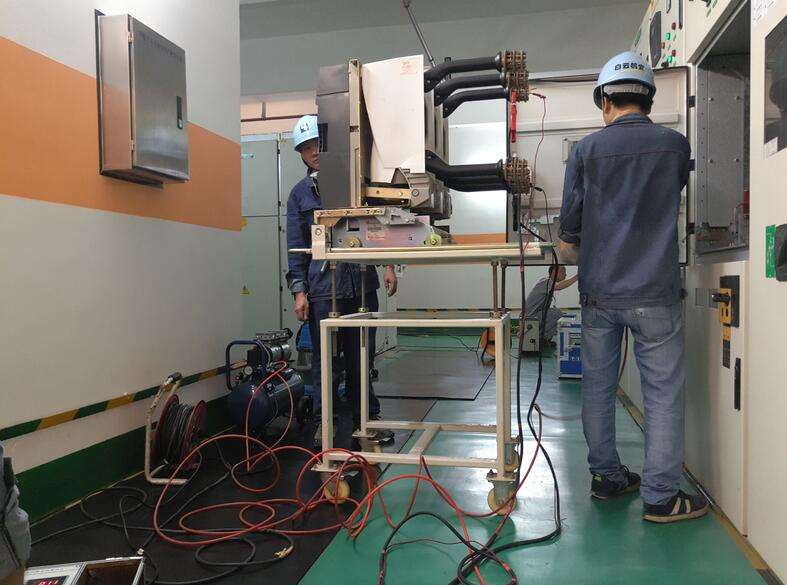 電力中斷影響工廠生產(chǎn),配電房維保保障電力安全