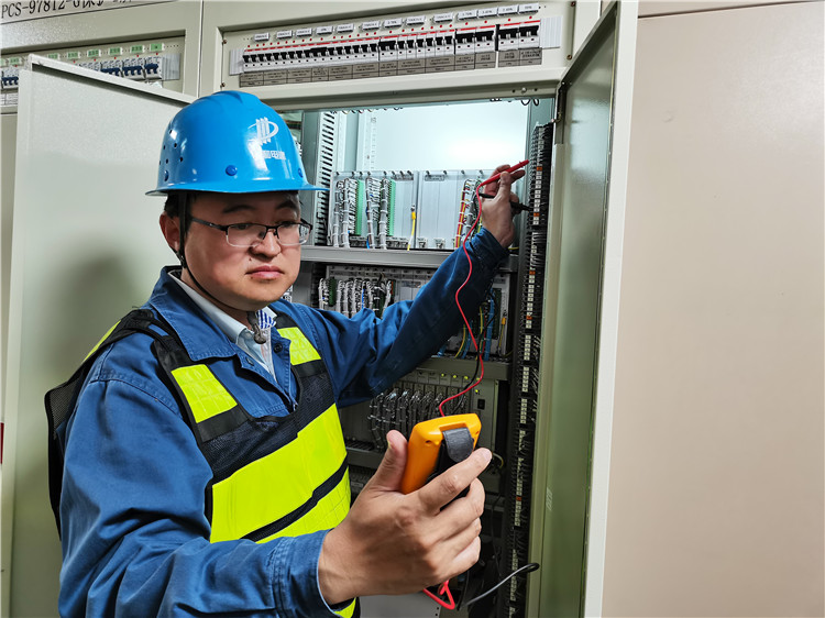 2022年河北大工匠年度人物⑨丨高鵬:維護電網(wǎng)安全運行的創(chuàng)新明星